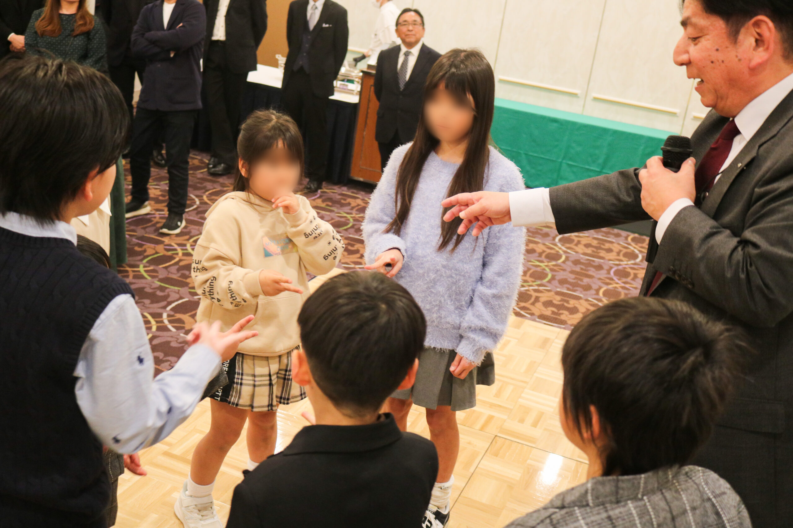 子供たちのゲーム大会の様子